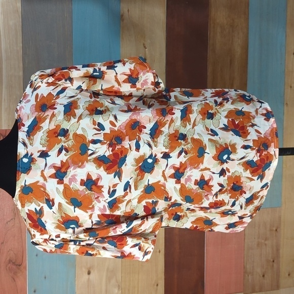 Nwt medium Zac and Rachel floral blouse with front tie - Picture 4 of 4